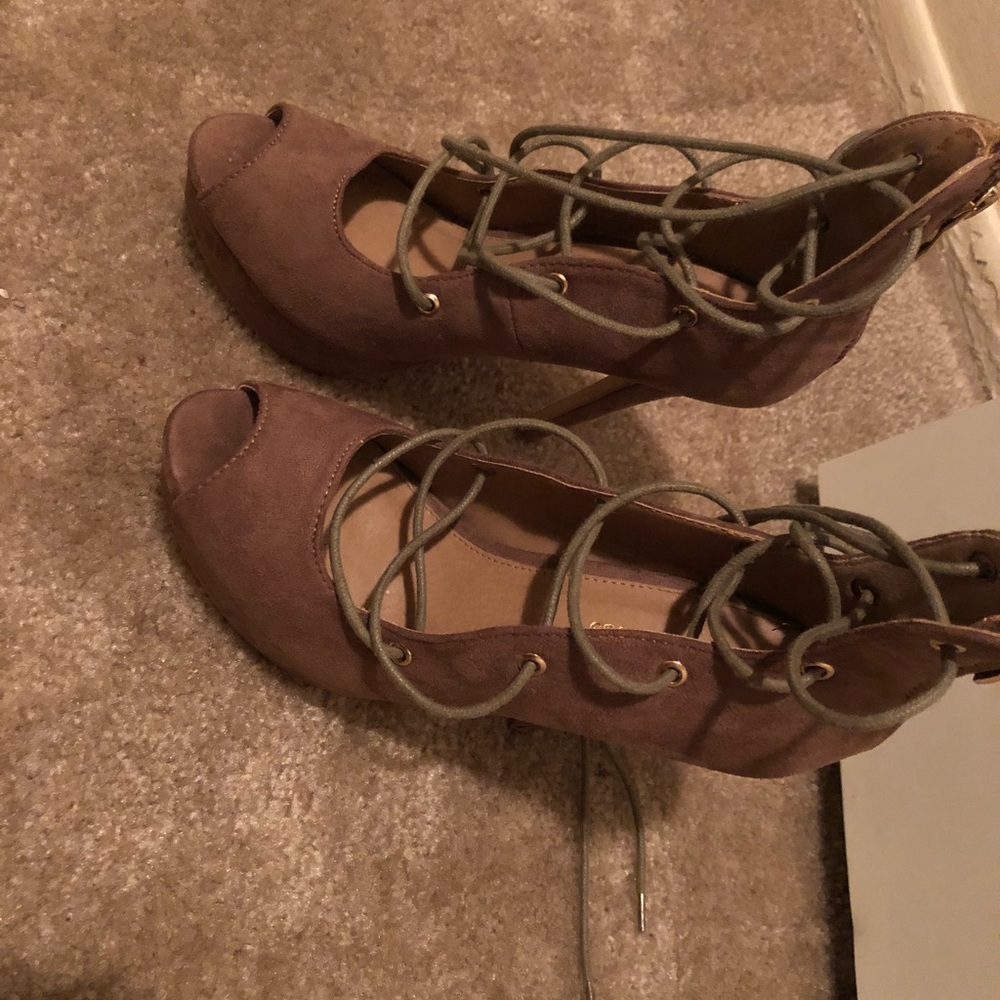 New! High heel shoes! Size 7